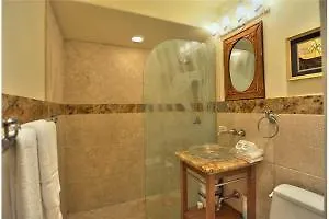 Beautiful Ground Floor! Corner! Just Steps To Ocean And Pool!120 Napili-Honokowai